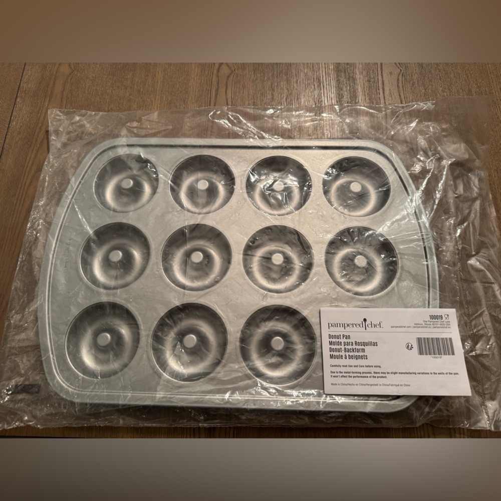 Pampered Chef Silver Donut Pan #100019 Makes 12 Donuts NEW